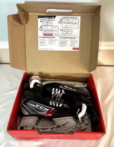 New CCM Regular Width 9.5 JetSpeed FT470 Hockey Skates