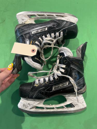 Used Junior Bauer Supreme 190 Hockey Skates | Size 3.5