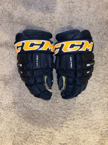 CCM 4-roll pro gloves