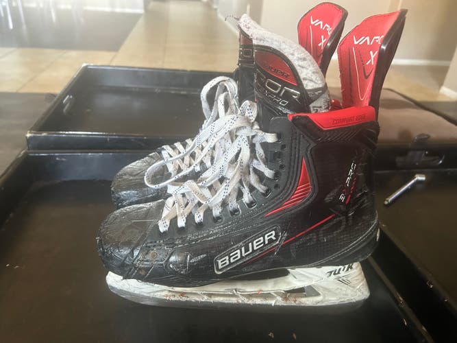 Used Senior Bauer Vapor 3X Pro Hockey Skates 7