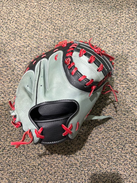 Gray Used Kid Pitch (9YO-13YO) Marucci Caddo Right Hand Throw Catcher's Baseball Glove 31"