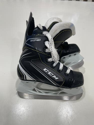 CCM Tacks Hockey Skates 9040 Y9