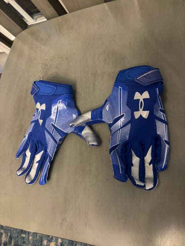 Under Armour football gloves size youth medium