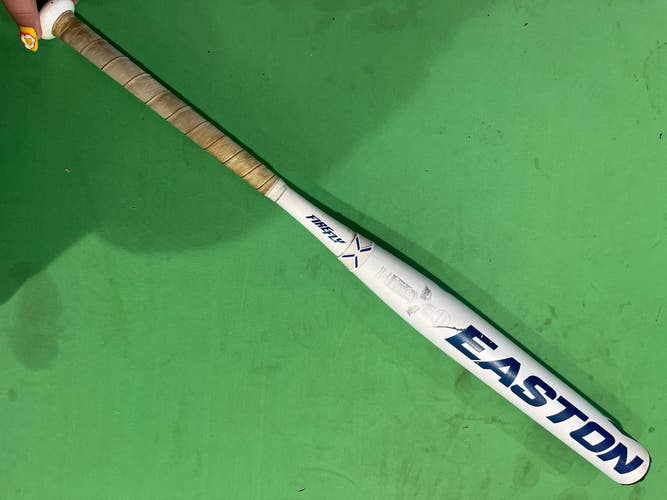 White Used 2022 Easton Firefly Bat (-12) Composite 20 oz 32"