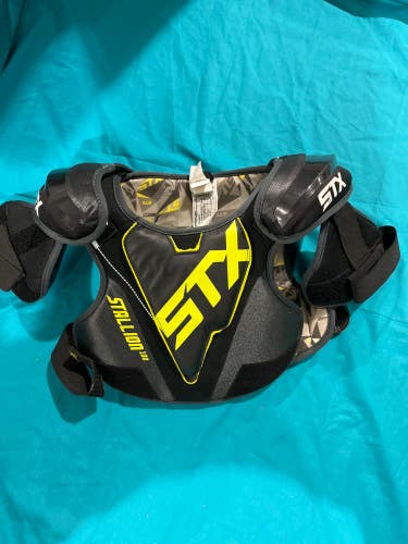 Used Medium Youth STX Stallion 100 Shoulder Pads