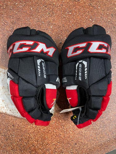 Used Senior CCM Tacks 6052 Gloves 15"