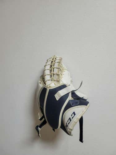 Used Ccm Axis 1.5 Catcher Regular Goalie Catchers