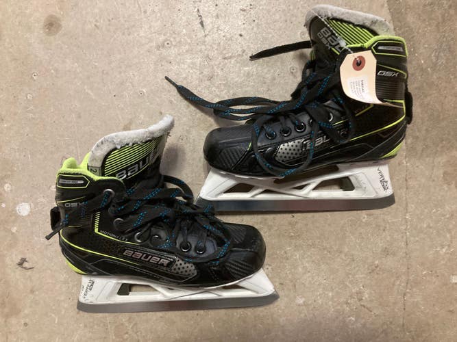 Used Junior Bauer GSX Hockey Goalie Skates Regular Width Size 2.5