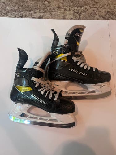 Used Youth Bauer Regular Width  6 Supreme 3S Pro Hockey Skates