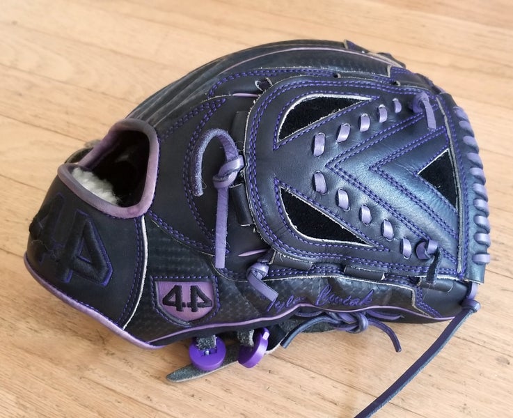 Used 2021 44 Pro Right Hand Throw Pitcher's Signature Series Baseball Glove 11.75"