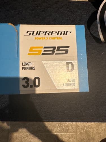 Brand New Bauer Supreme 35 Hockey skates