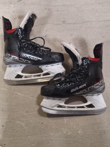 Used Intermediate Bauer Vapor 3X Hockey Skates 6.5