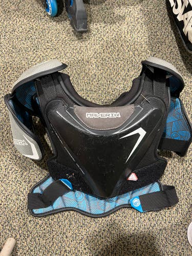 Used Medium Youth Maverik Charger Shoulder Pads