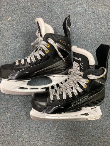 Used Intermediate Bauer Supreme 160 Hockey Skates Regular Width Size 4