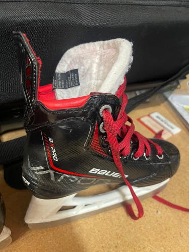 Used Youth Bauer Regular Width 11.5 Vapor 3X Pro Hockey Skates