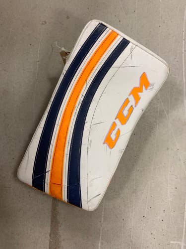 White Used Intermediate CCM extreme flex 400 Goalie Gloves & Blockers Regular