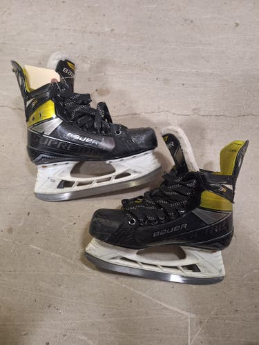 Used Intermediate Bauer Supreme 3S Hockey Goalie Skates Size 5