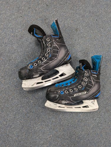 Used Intermediate Bauer Nexus Freeze Hockey Skates Regular Width Size 5.5