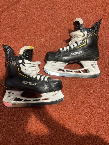 Used Senior Bauer Supreme 2S Hockey Skates Regular Width 9