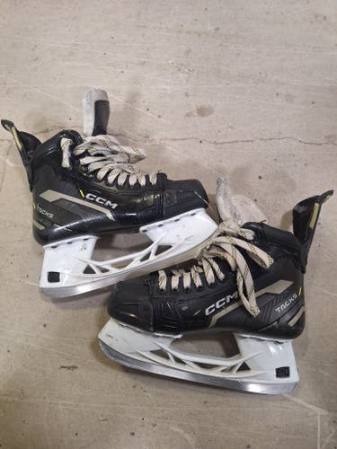 Used Intermediate CCM Tacks AS580 Hockey Skates Regular Width 6