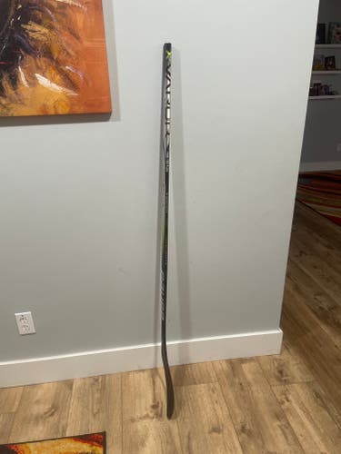 Used Junior Bauer Vapor Hyperlite 2 Left Hand Hockey Stick P28