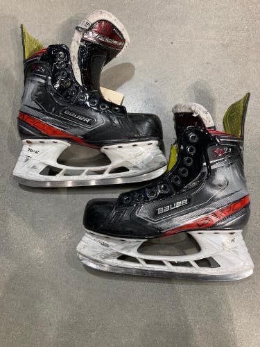 Used Intermediate Bauer Vapor X2.9 Hockey Skates Size 5.5