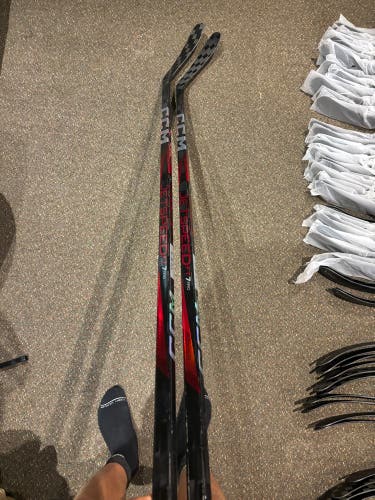 2 New Senior CCM Right hand P28 70 Jetspeed FT7 Pro Hockey Stick