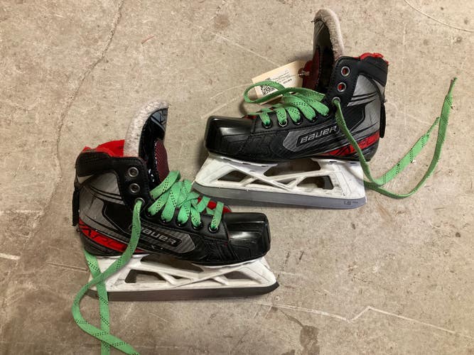 Used Junior Bauer Vapor X2.7 Hockey Goalie Skates Size 2.5