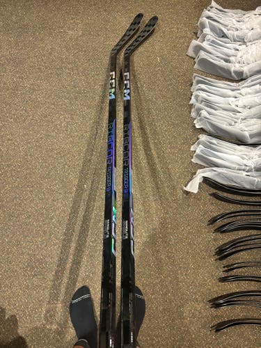 2 New Senior CCM Right Hand P28 75 Trigger 9 Pro Stick