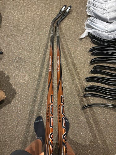 2 New Senior Custom Bauer Right Handed P92 70 Vapor Hyperlite 2 Hockey Stick