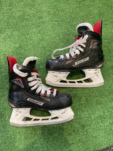 Used Intermediate Bauer Vapor X600 Hockey Skates Regular Width Size 4.5