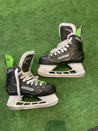 Used Junior Bauer XLS Hockey Skates Regular Width Size 3