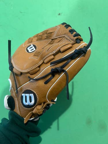 Brown Used Adult Wilson A950 Right Hand Throw Pitcher's Baseball Glove 12.5"