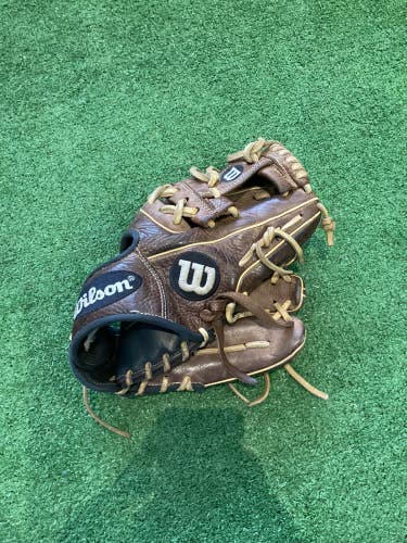 Brown Used Wilson A1000 Right Hand Throw Infield Baseball Glove 11.5"