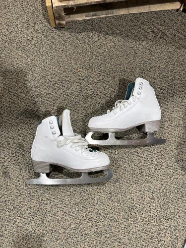 White Used  Emerald Riedell Figure Skates Junior 3.5