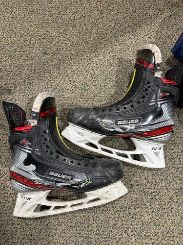 Used Senior Bauer Vapor 2X Pro Hockey Skates Regular Width 8 no blades