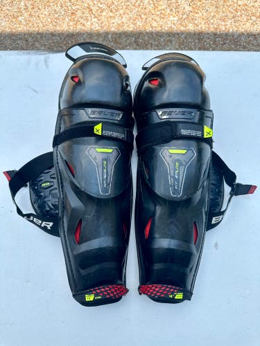 Used Senior Bauer 16" Vapor Hyperlite Shin Pads