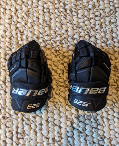 Barely Used Bauer Supreme S29 Gloves 12"