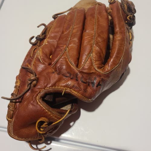 Used Right Hand Throw vintage Nokona AMG 500K Baseball Glove 13"