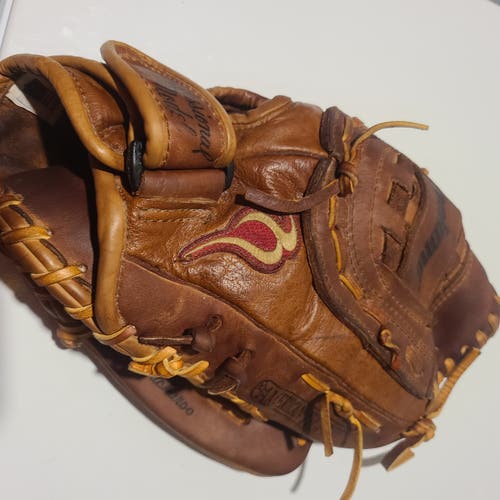 Used Right Hand Throw Nokona Kimera AMG 600K CWKangaroo leather Softball Glove 12.5"