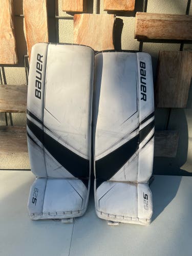 Used Medium Bauer  Supreme S29 Goalie Leg Pads