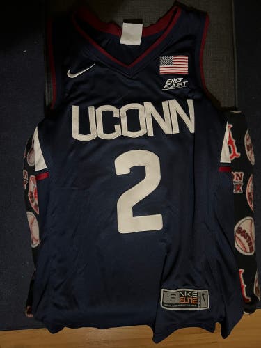 UConn basketball jersey