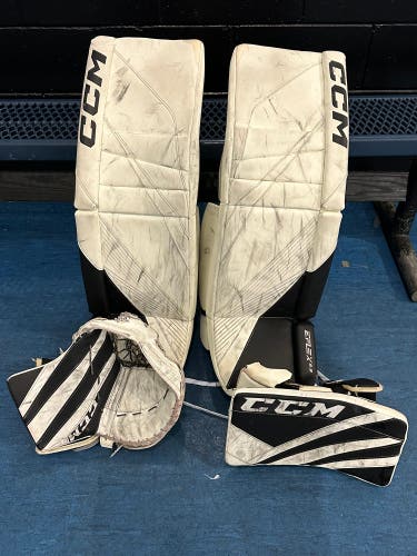 Used  CCM  Eflex 6.9 Goalie Leg Pads