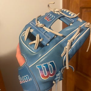 Wilson a2000 Autism Speaks 11.5” glove.