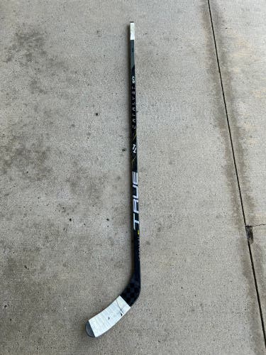 Used Arizona Coyotes Brown Senior True Right Handed Toe Pattern Pro Stock catalyst 9x3 Hockey Stick