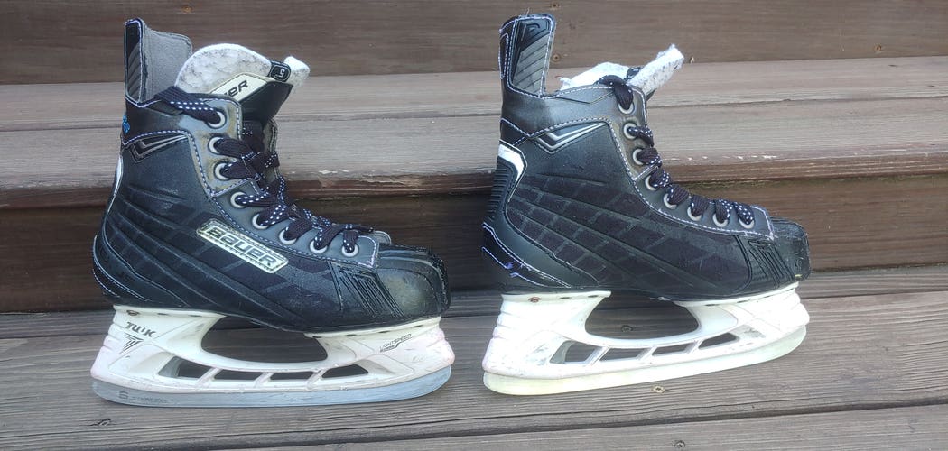 Ice Hockey Skates - Bauer Nexus 88 - size 5D