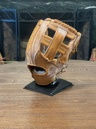 Easton Small Batch Horween Batch No. 26 Model C42 Caramel Horween