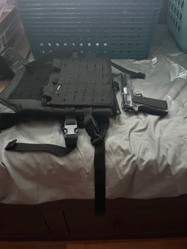 Air soft stuff - Foam Vest & pistol