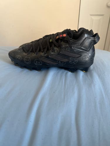 Used Men's Low Top Molded Cleats Freak 22