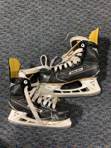 Used Intermediate Bauer Supreme S160 Hockey Skates Regular Width Size 4